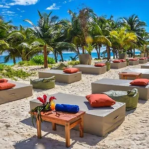 Mia Beachfront - Ocean View And Club 4* Tulum